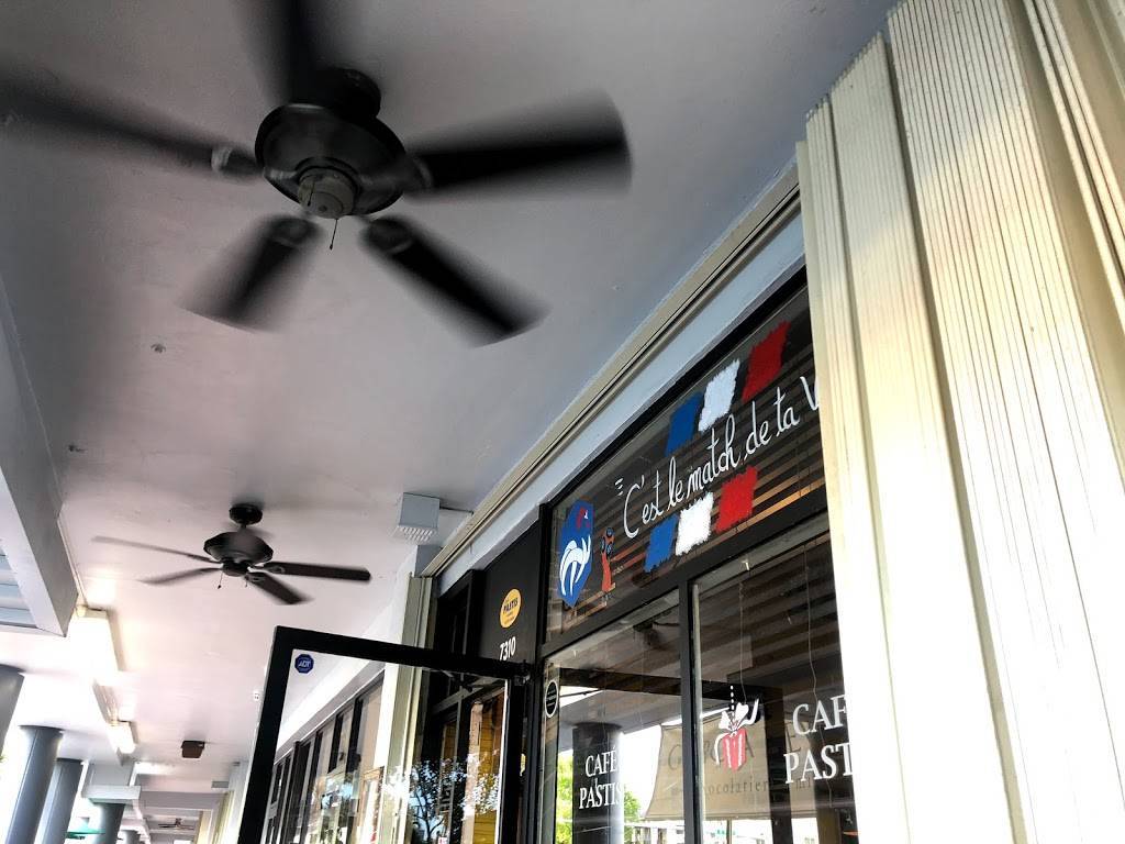 Cafe Pastis | restaurant | 7310 SW 57th Ave, South Miami, FL 33143, USA | 3056653322 OR +1 305-665-3322