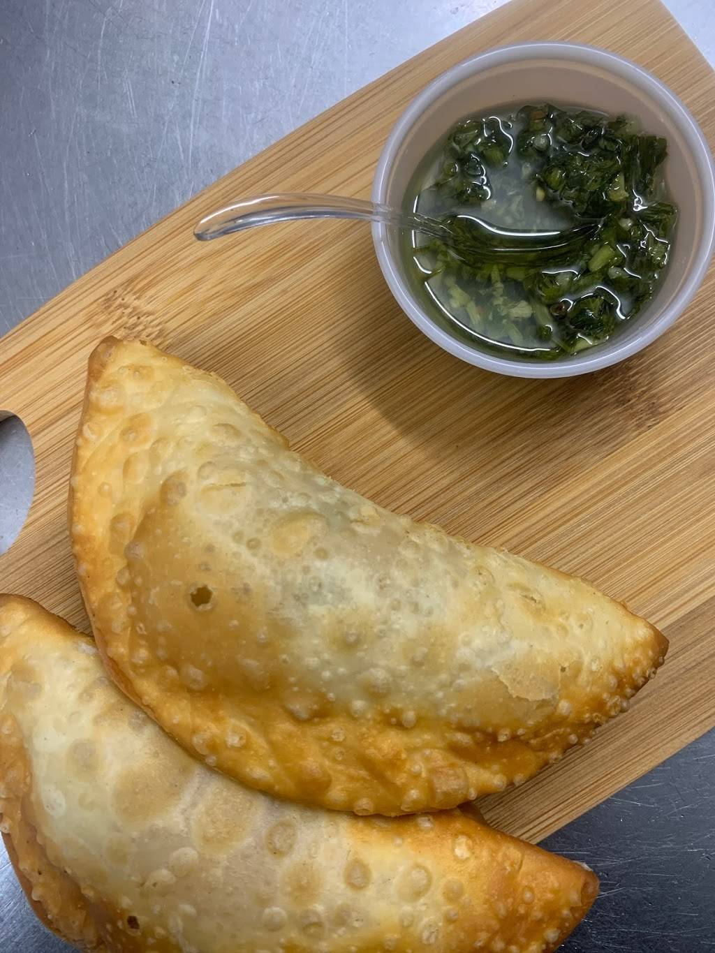 Doce Empanadas | restaurant | 566 Westbury Ave, Carle Place, NY 11514, USA | 5163335750 OR +1 516-333-5750
