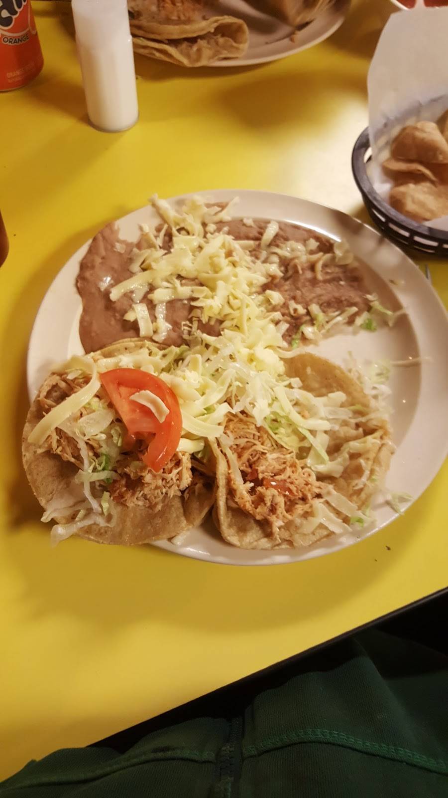 La Fiesta | restaurant | 4248 S Archer Ave, Chicago, IL 60632, USA | 7732544678 OR +1 773-254-4678