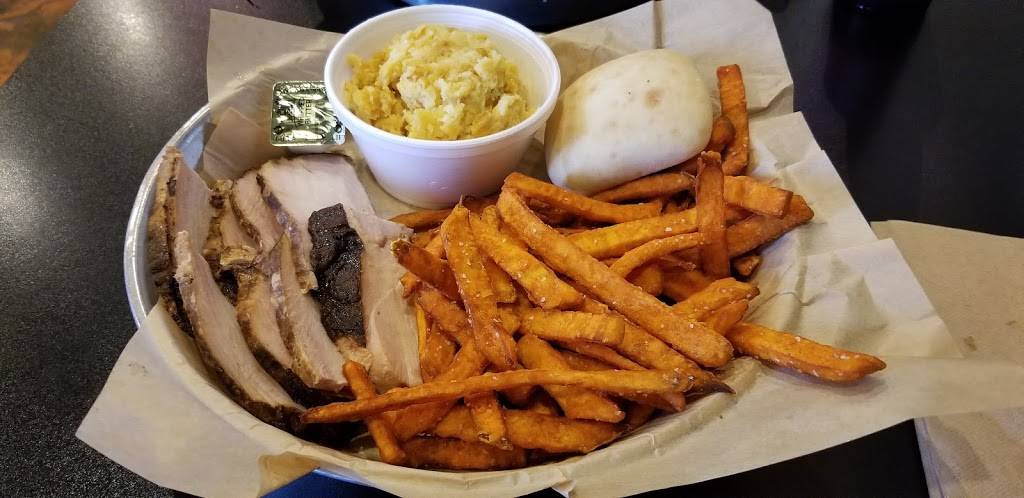 Docs Smokehouse & Catering | restaurant | 1017 Century Dr, Edwardsville, IL 62025, USA | 6186566060 OR +1 618-656-6060