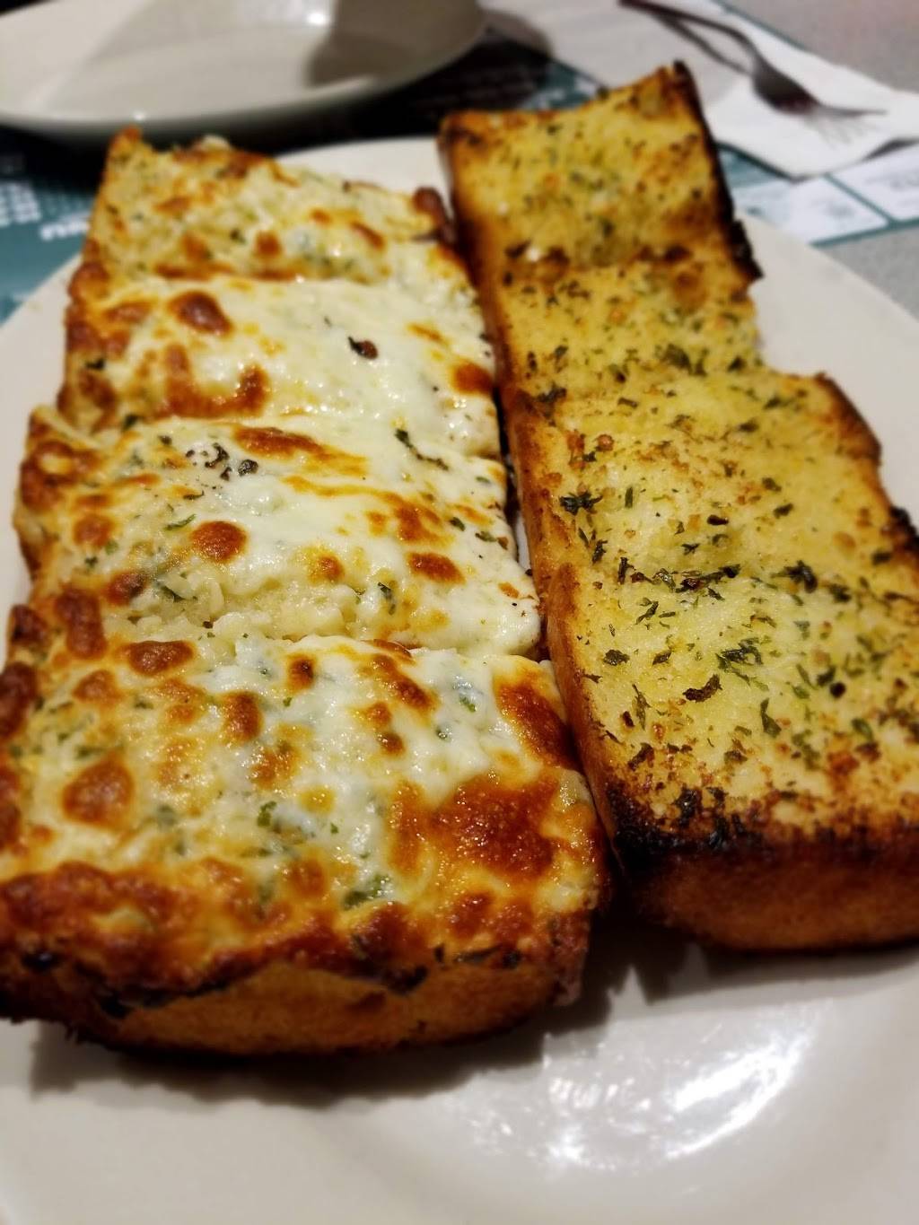 Grumpy Whites Restaurant | restaurant | 211 Sea St, Quincy, MA 02169, USA | 6177702835 OR +1 617-770-2835