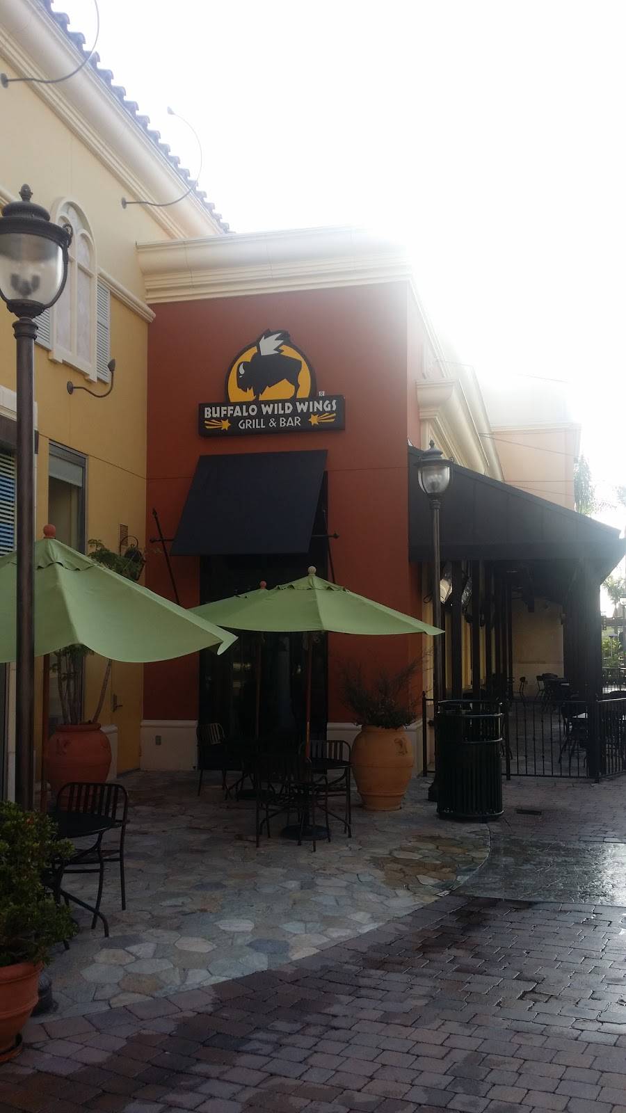 Buffalo Wild Wings | restaurant | 7811 Edinger Ave #124, Huntington Beach, CA 92647, USA | 7148988300 OR +1 714-898-8300