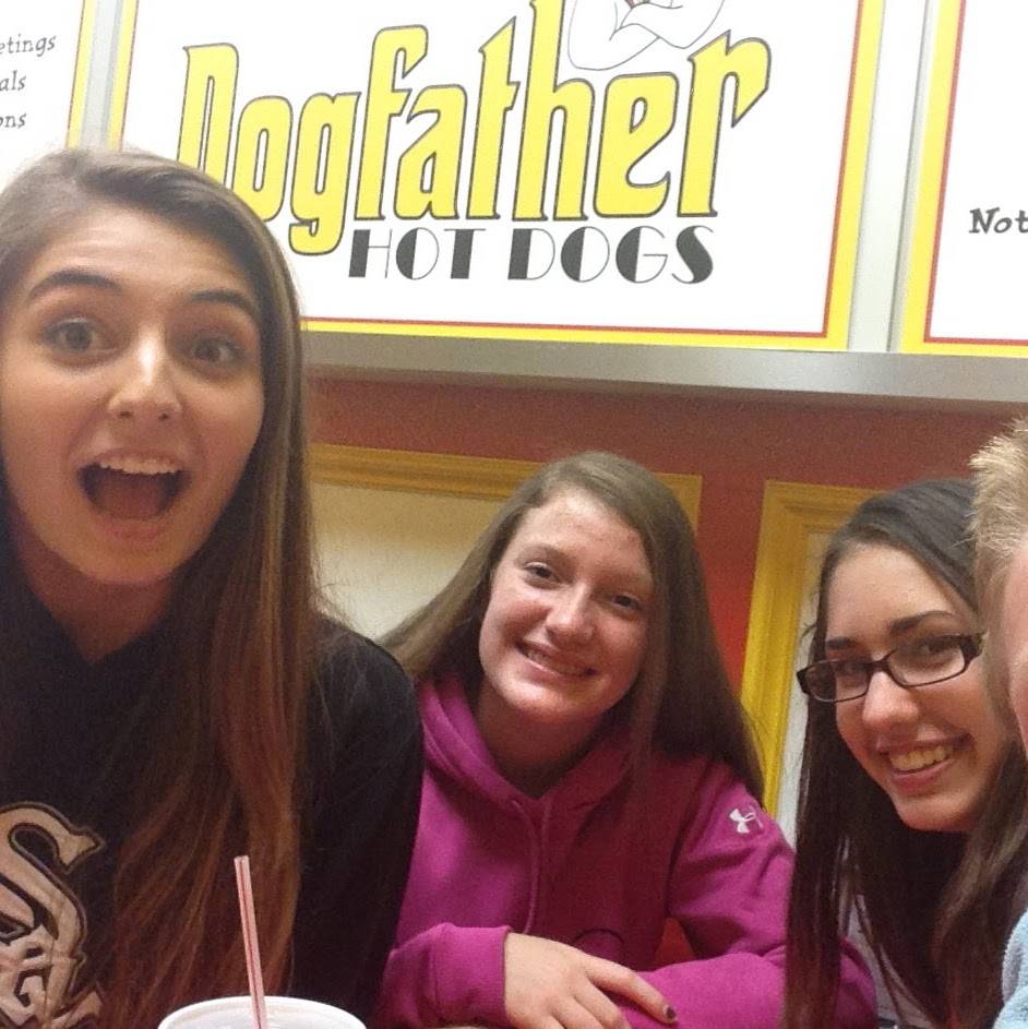 The Dogfather Hot Dogs | restaurant | 957 IL-59, Bartlett, IL 60103, USA | 6305407500 OR +1 630-540-7500