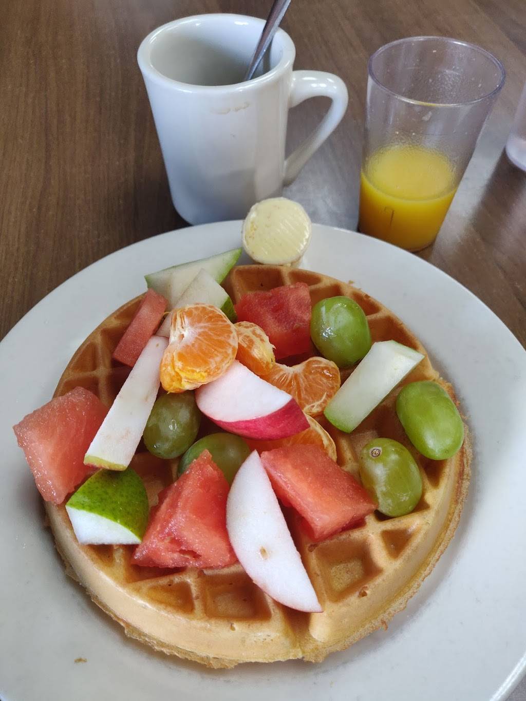 Tinas Place | restaurant | 1002 Flushing Ave, Brooklyn, NY 11206, USA | 7184976890 OR +1 718-497-6890