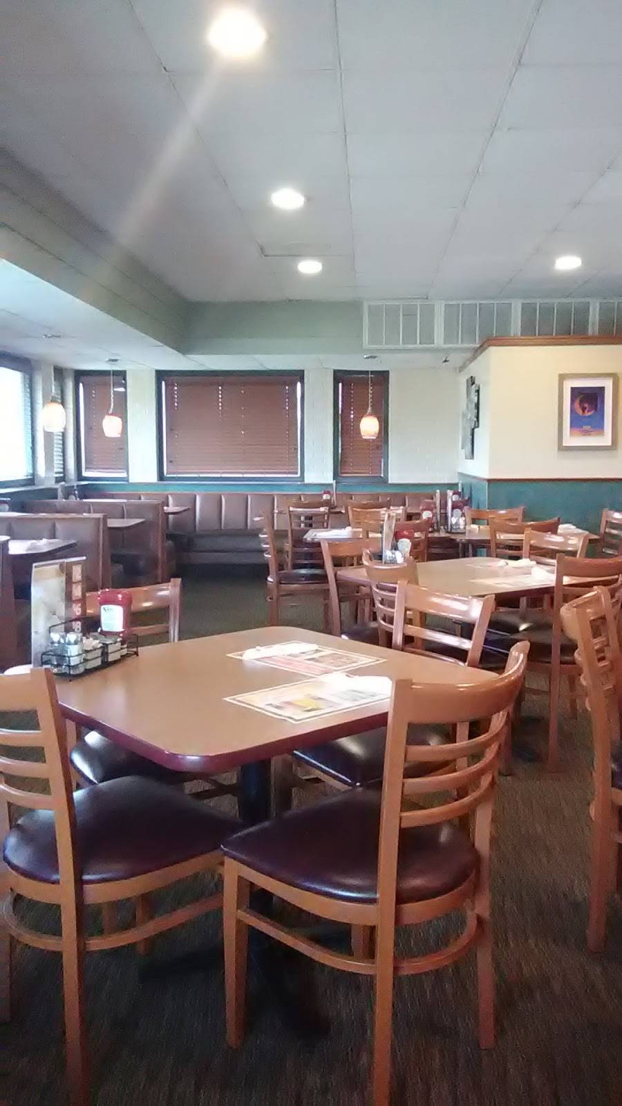Dennys | restaurant | 2703 S Country Club Rd, El Reno, OK 73036, USA | 4052623535 OR +1 405-262-3535