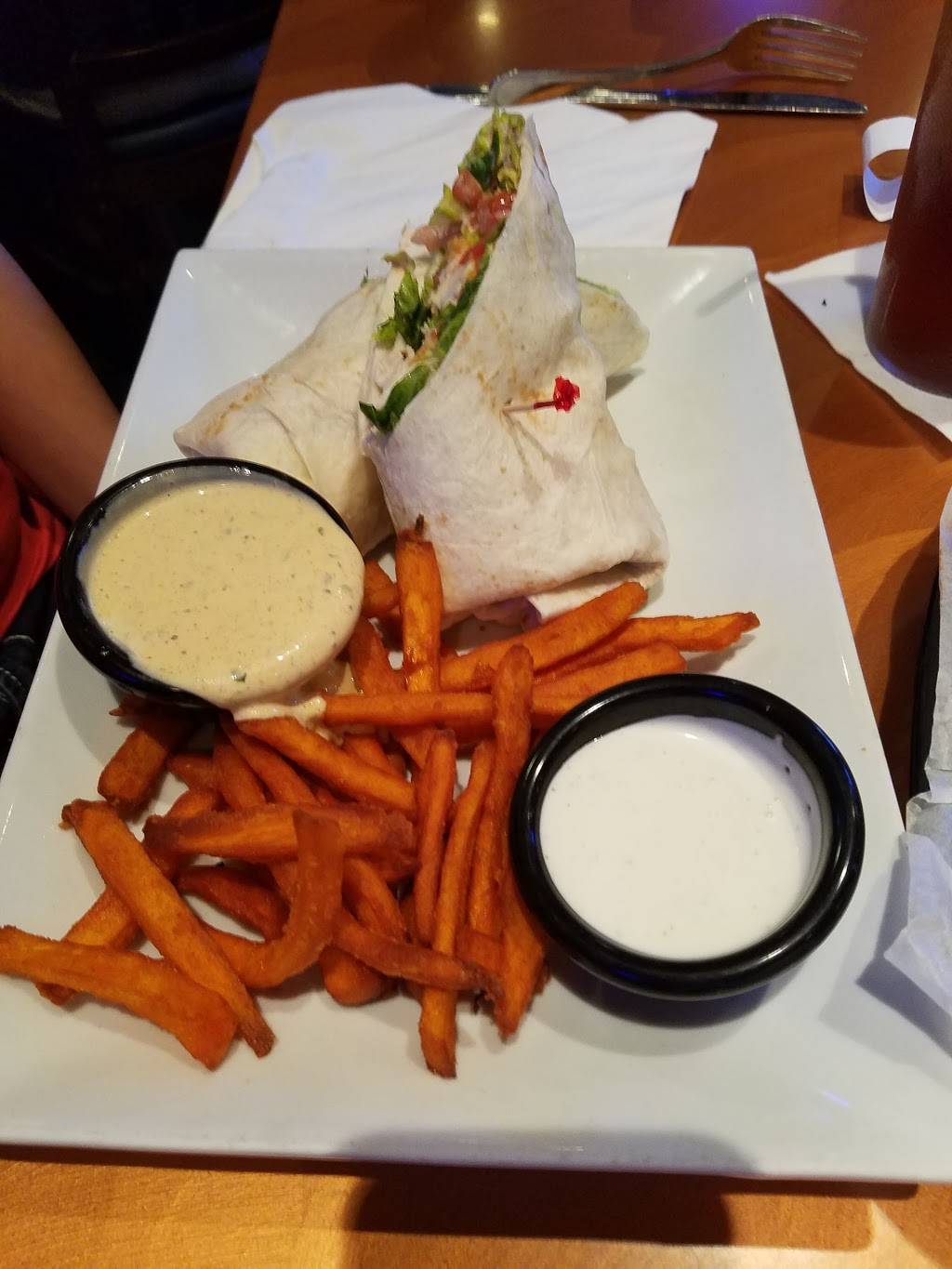 Lakeside Bar and Grill | restaurant | 9980 W Happy Valley Rd, Peoria, AZ 85383, USA | 6235661470 OR +1 623-566-1470