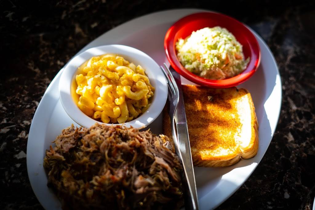 Big Johns Rockin BBQ | restaurant | 324 Broadway, Kissimmee, FL 34741, USA | 4074837770 OR +1 407-483-7770