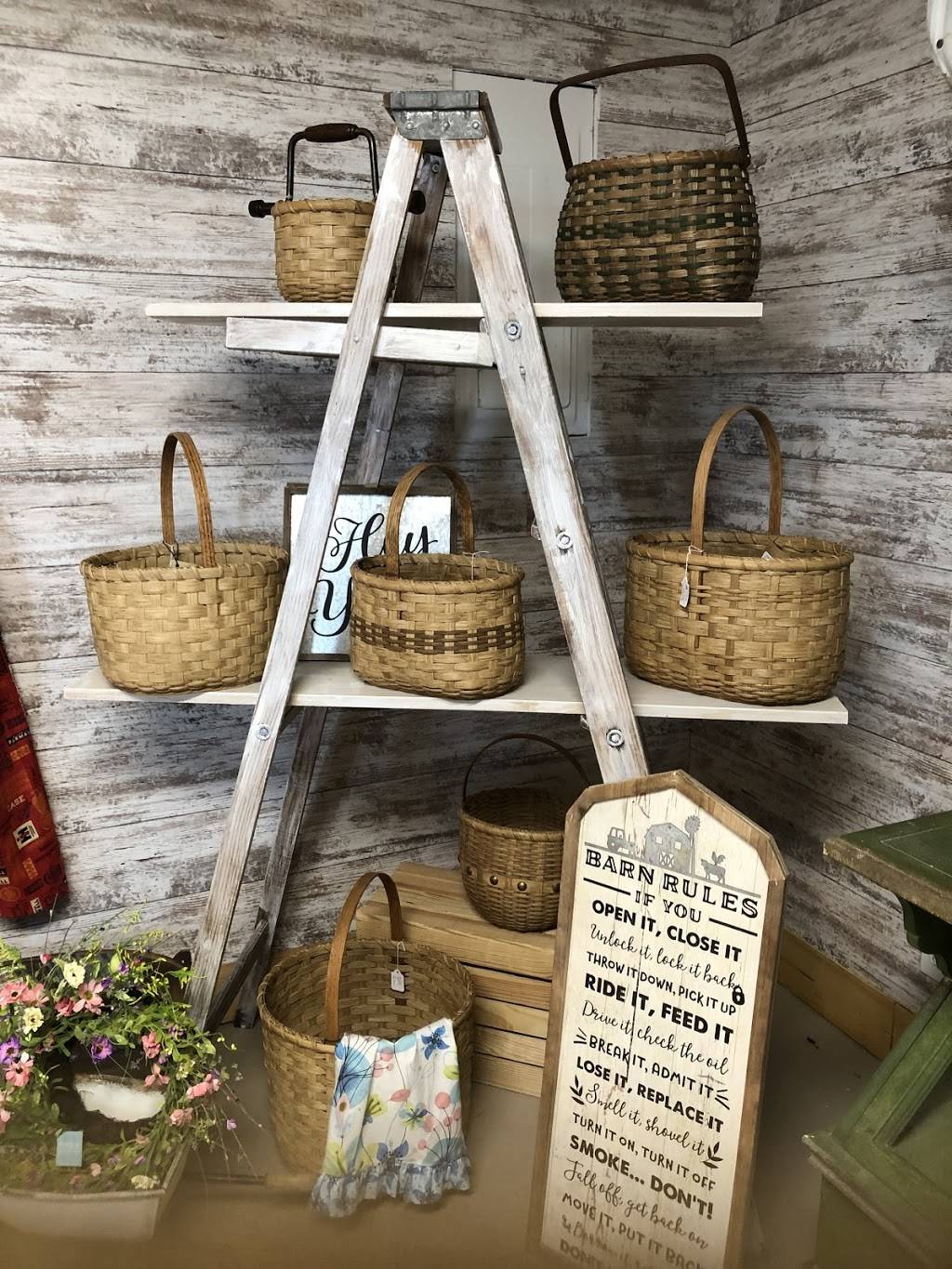 Little Red Shed Country Market | restaurant | 111west, Front St, La Monte, MO 65337, USA | 6606203069 OR +1 660-620-3069