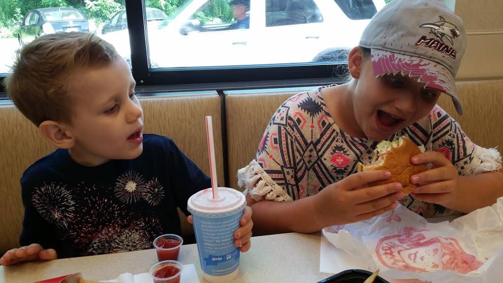 Wendys | restaurant | 556 Hubbard Ave, Pittsfield, MA 01201, USA | 4132426215 OR +1 413-242-6215