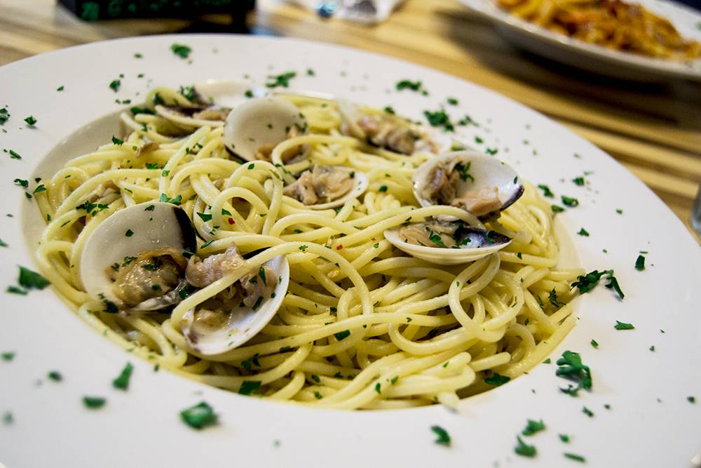 Molto Bene Italian Eatery | restaurant | 18401 Detroit Ave, Lakewood, OH 44107, USA | 2162737333 OR +1 216-273-7333