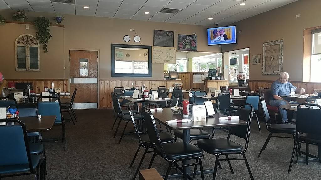 Ricos Family Restaurant (Ricos South) | restaurant | 427 S Washington St, Combined Locks, WI 54113, USA | 9204233204 OR +1 920-423-3204