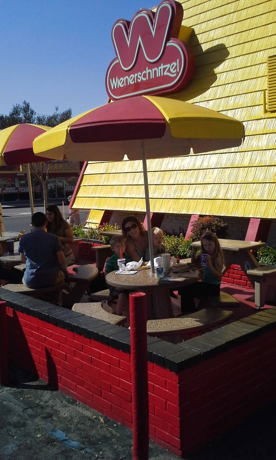 Wienerschnitzel | restaurant | 13317 Whittier Blvd, Whittier, CA 90601, USA | 5626985559 OR +1 562-698-5559