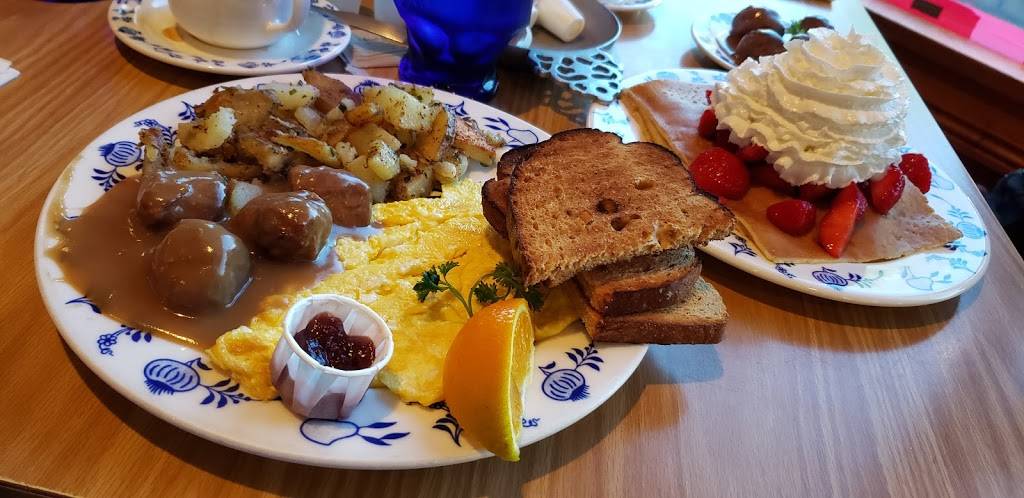 Al Johnson’s | restaurant | 10698 N Bay Shore Dr, Sister Bay, WI 54234, USA | 9208542626 OR +1 920-854-2626