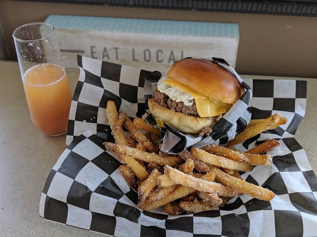 Dakota Junction | restaurant | 2281 Commerce Blvd, Mound, MN 55364, USA | 9524791519 OR +1 952-479-1519