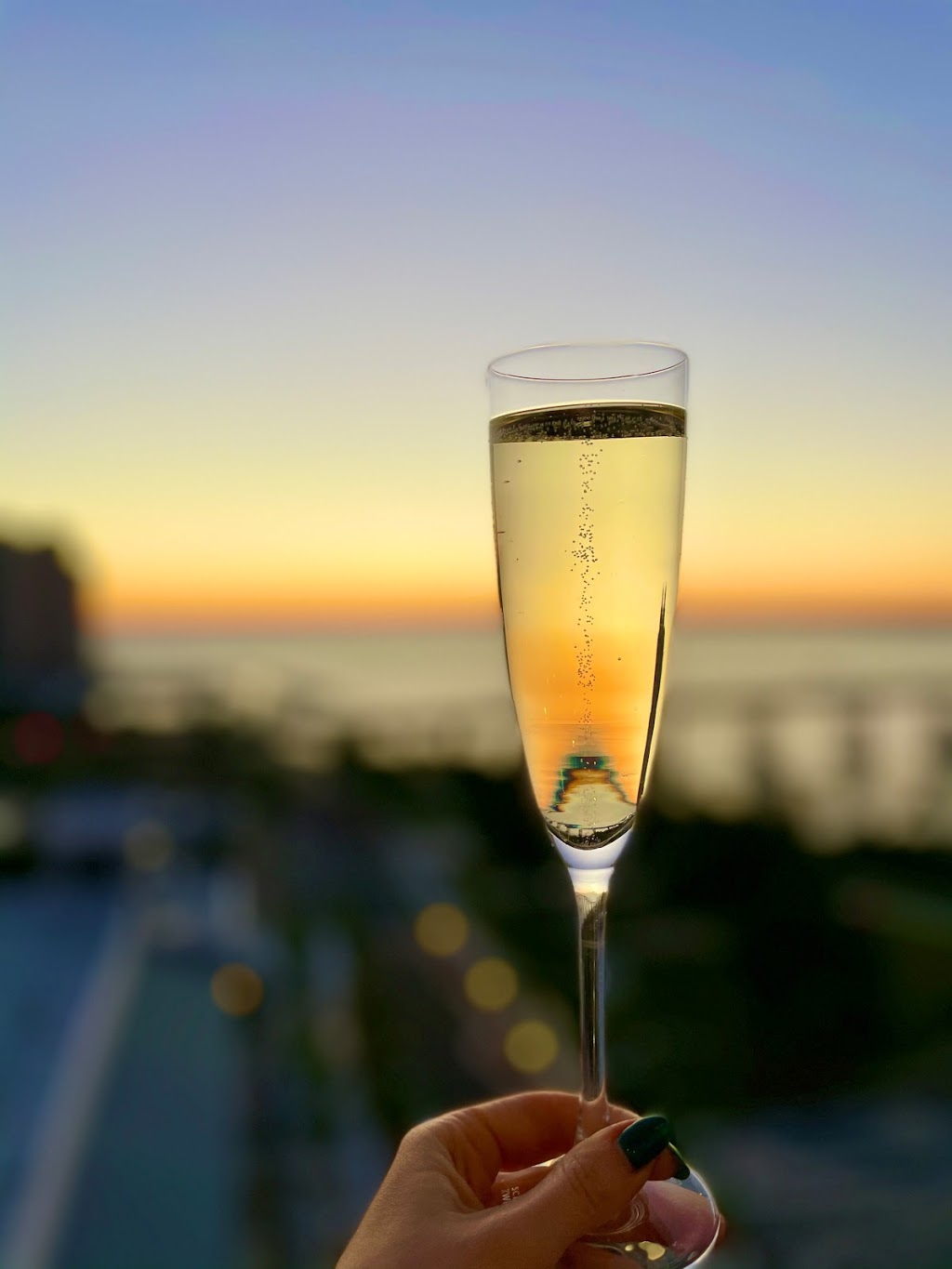 Beacon Social Drinkery | restaurant | 2200 Edwards Dr, Fort Myers, FL 33901, USA | 2393143800 OR +1 239-314-3800