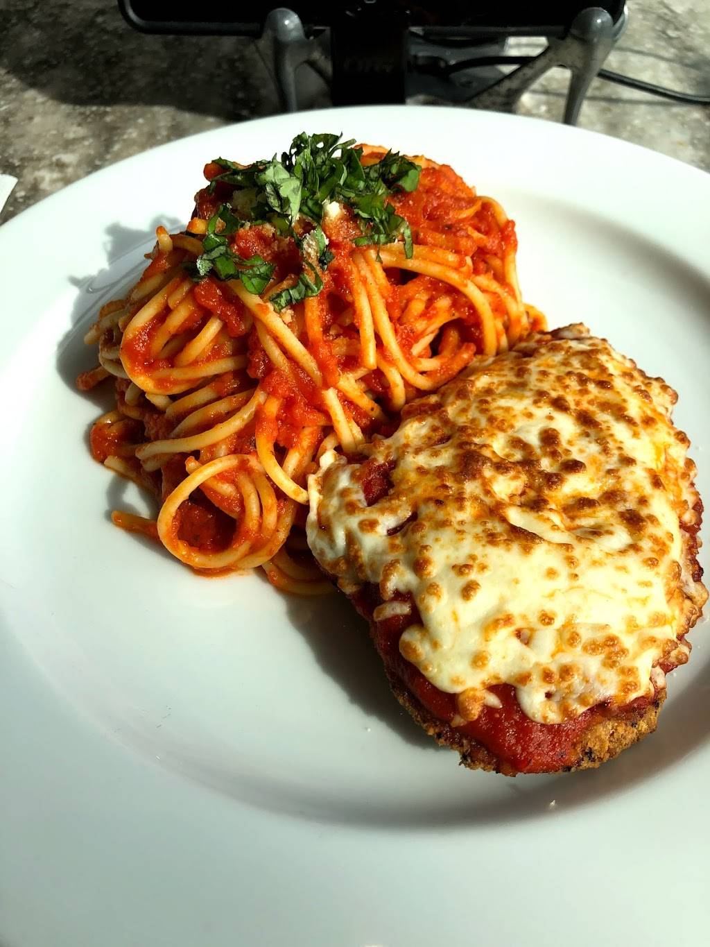 Fetta | restaurant | 6301 Silver Dart Dr, Mississauga, ON L4W 1S9, Canada | 8665083558 OR +1 866-508-3558