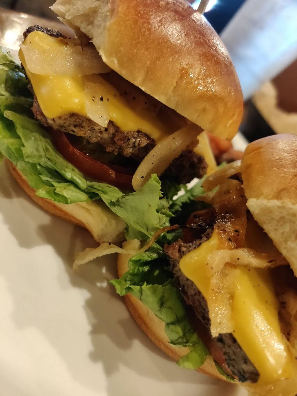 TGI Fridays | restaurant | 12721 Towne Center Dr, Cerritos, CA 90703, USA | 5628098442 OR +1 562-809-8442