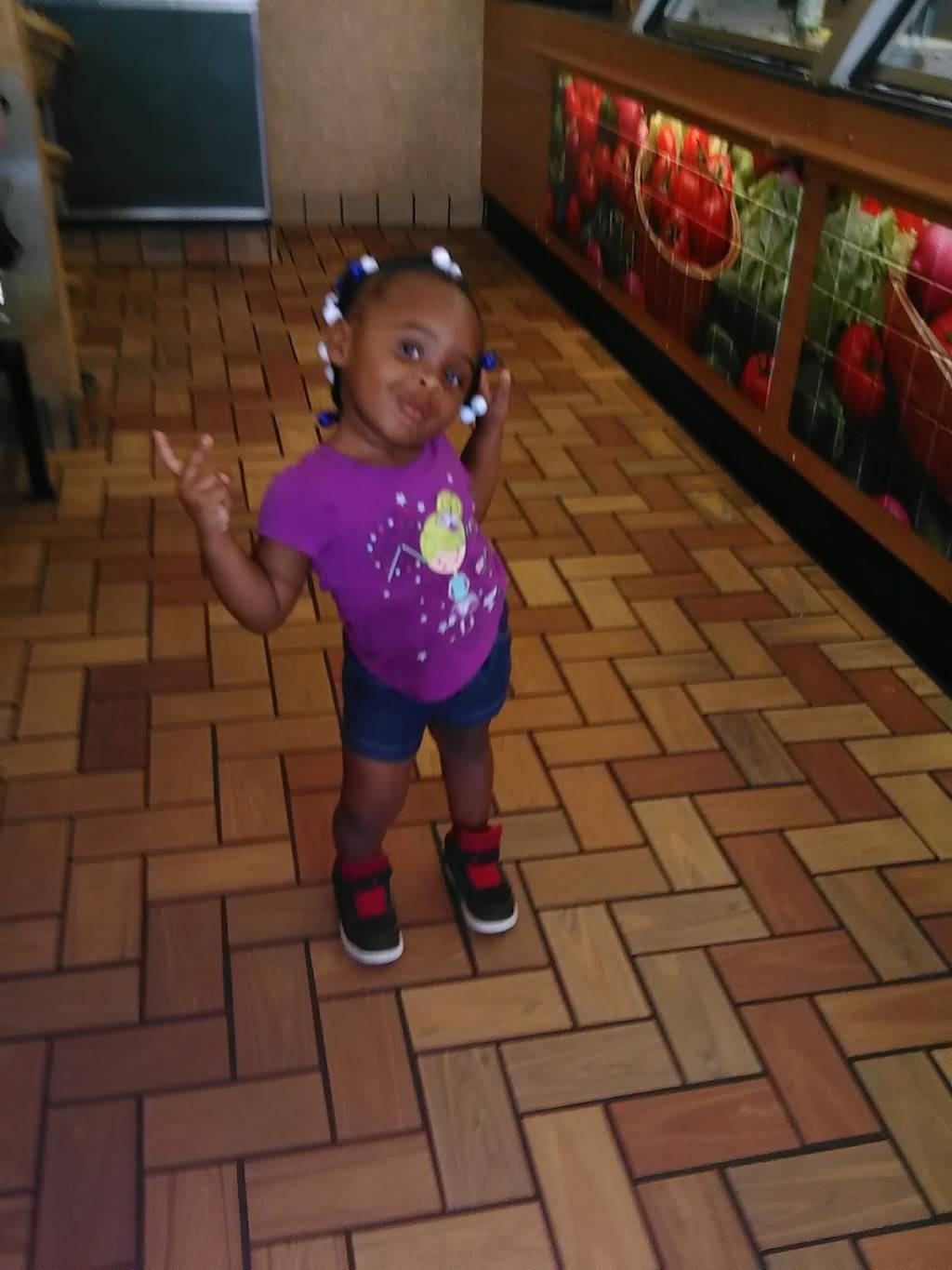 Subway | restaurant | 4921 Vine St, St Bernard, OH 45217, USA | 5132425822 OR +1 513-242-5822