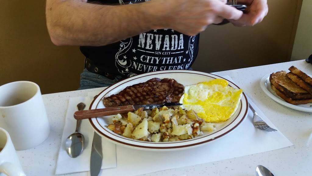 Carlas Route 62 Diner | restaurant | 55405 Twentynine Palms Highway, Yucca Valley, CA 92284, USA | 7603657888 OR +1 760-365-7888