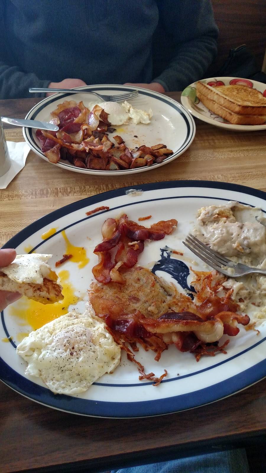 Barbed Wire Cafe | restaurant | 1635, 140 S Main St, Plainwell, MI 49080, USA | 2692251010 OR +1 269-225-1010