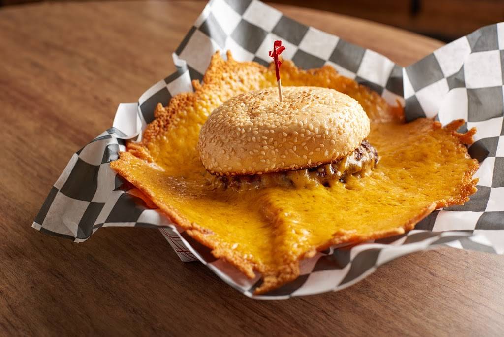 Sierra Squeeze Burger | restaurant | 287-323 E Sierra Ave, Portola, CA 96122, USA | 5308325251 OR +1 530-832-5251