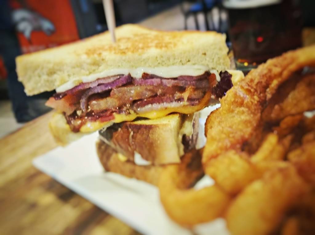 Sportsbook Bar and Grill | restaurant | 9660 E Arapahoe Rd, Greenwood Village, CO 80112, USA | 3037991300 OR +1 303-799-1300