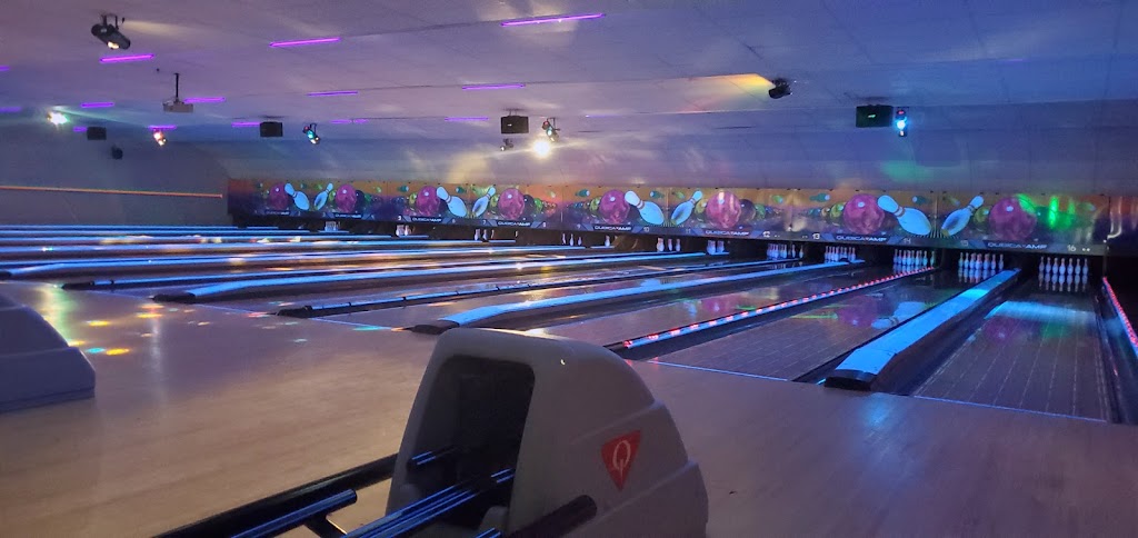 Lake Geneva Lanes | restaurant | 192 E Main St, Lake Geneva, WI 53147, USA | 2622484805 OR +1 262-248-4805