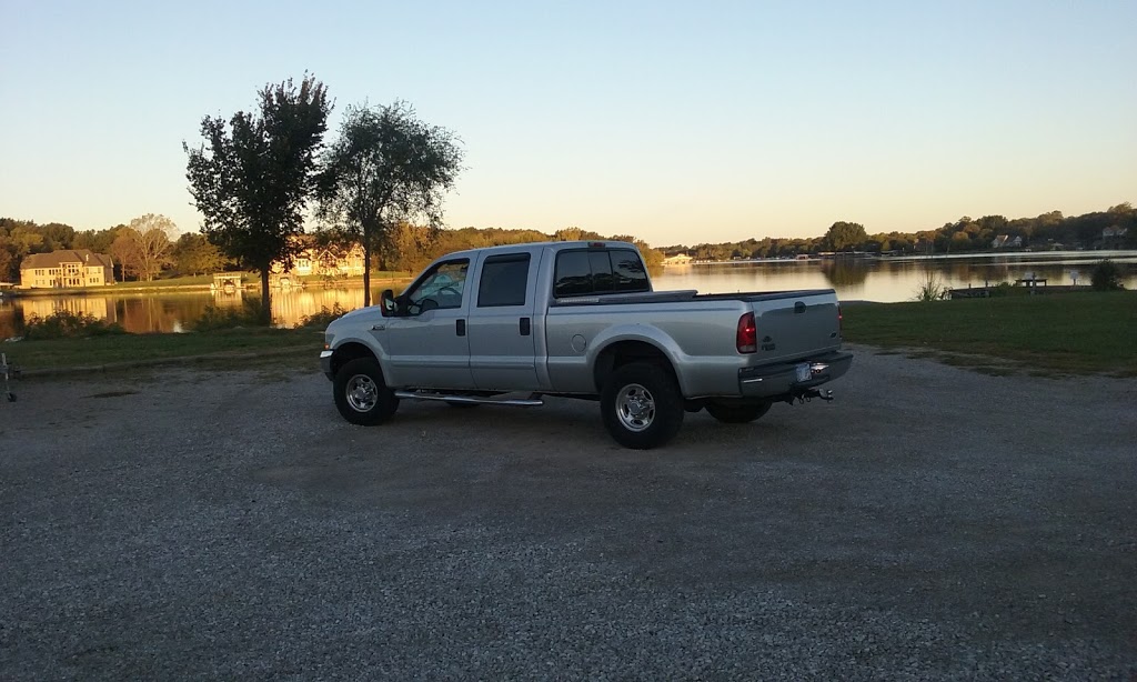 Arrowhead Yacht Club | restaurant | 396 Winnebago Dr, Greenwood, MO 64034, USA | 8165376944 OR +1 816-537-6944