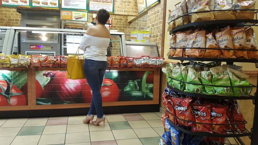 Subway | meal takeaway | 13300 NW 27th Ave #3, Opa-locka, FL 33054, USA | 3056882808 OR +1 305-688-2808