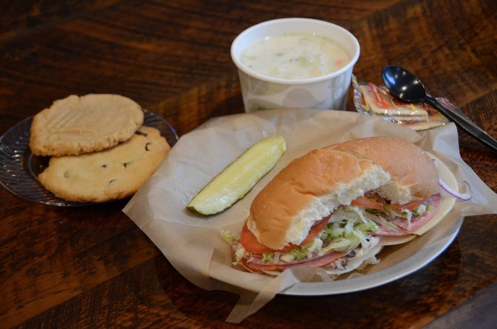 Lus Deli | restaurant | 1010 3rd St SE, Cedar Rapids, IA 52401, USA | 3192002221 OR +1 319-200-2221