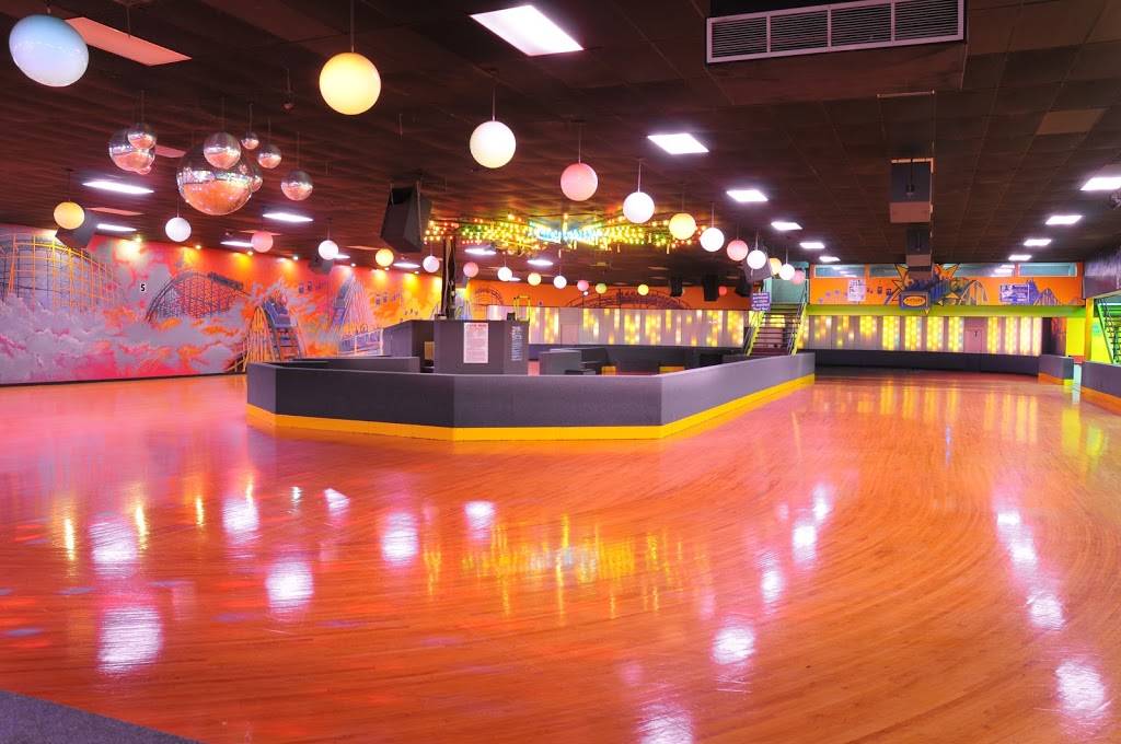 Skate Zone 71 | restaurant | 4900 Evanswood Dr, Columbus, OH 43229, USA | 6148465626 OR +1 614-846-5626