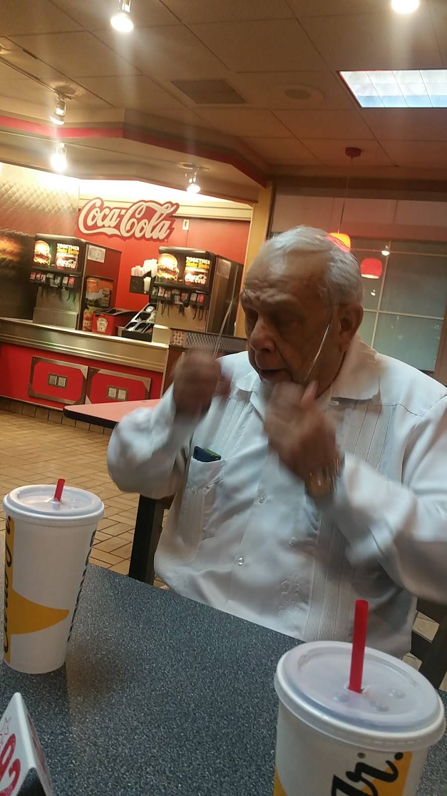 Carls Jr. | restaurant | 800 W Mariposa Rd, Nogales, AZ 85621, USA | 5202819699 OR +1 520-281-9699