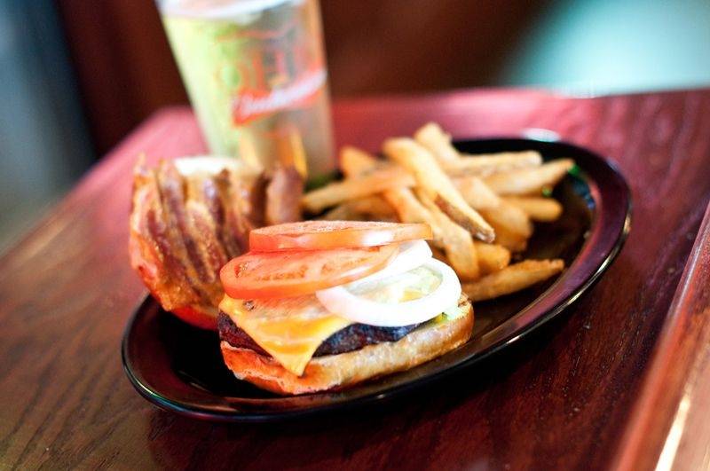 Red Oak Pub and Restaurant | restaurant | 250 Goose Pond Rd, Newark, OH 43055, USA | 7403665999 OR +1 740-366-5999