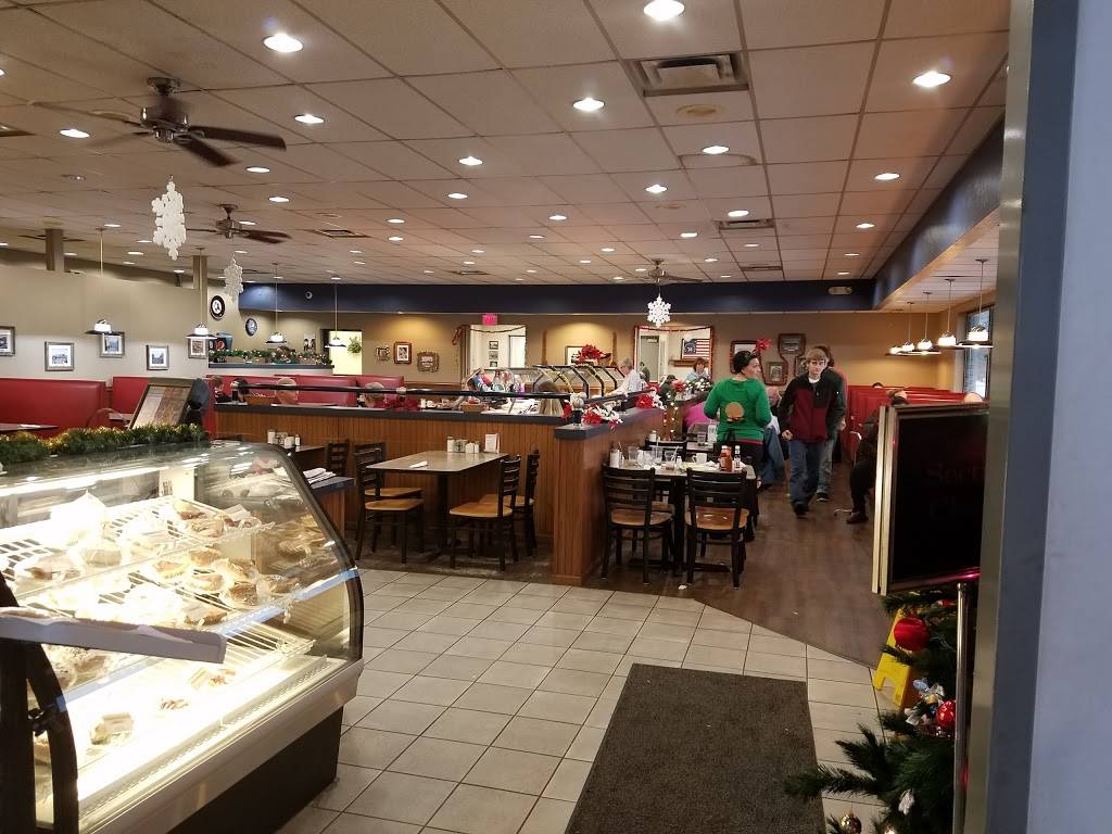 Junies | restaurant | 100 Plaza Dr, Elk Run Heights, IA 50707, USA | 3198338021 OR +1 319-833-8021