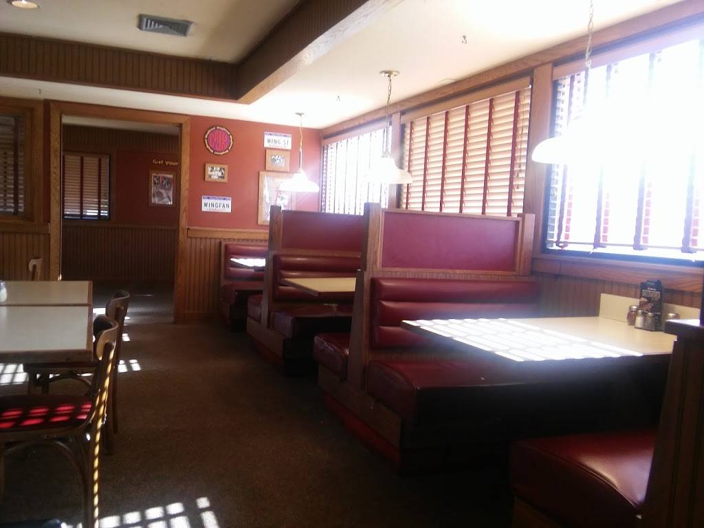 Pizza Hut | meal takeaway | 2013 Village Dr, Leeds, AL 35094, USA | 2056402442 OR +1 205-640-2442