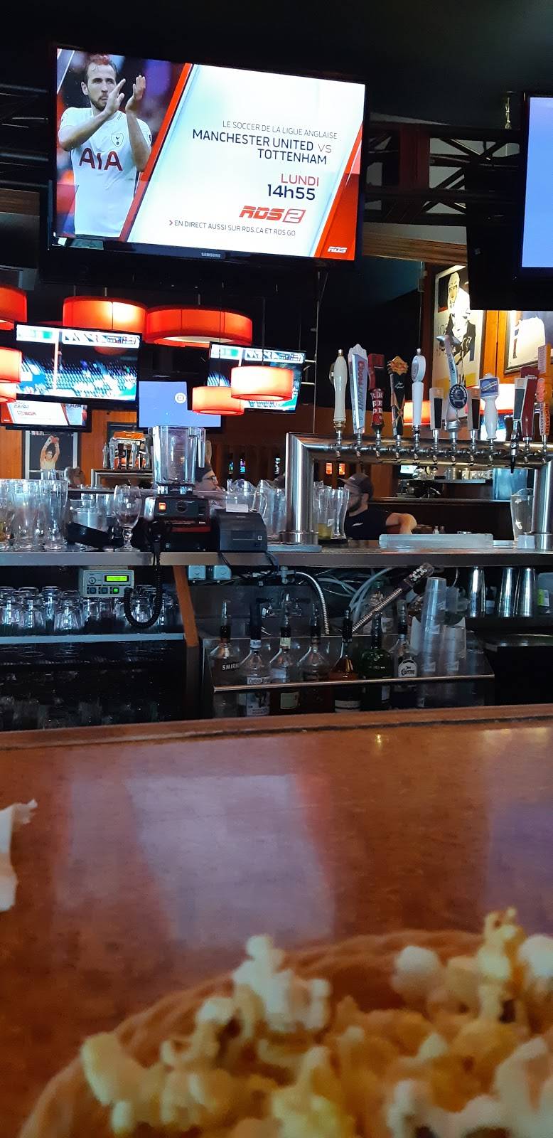 La cage aux sports | restaurant | 4210 Boulevard des Forges, Trois-Rivières, QC G8Y 1W3, Canada | 8193761537 OR +1 819-376-1537