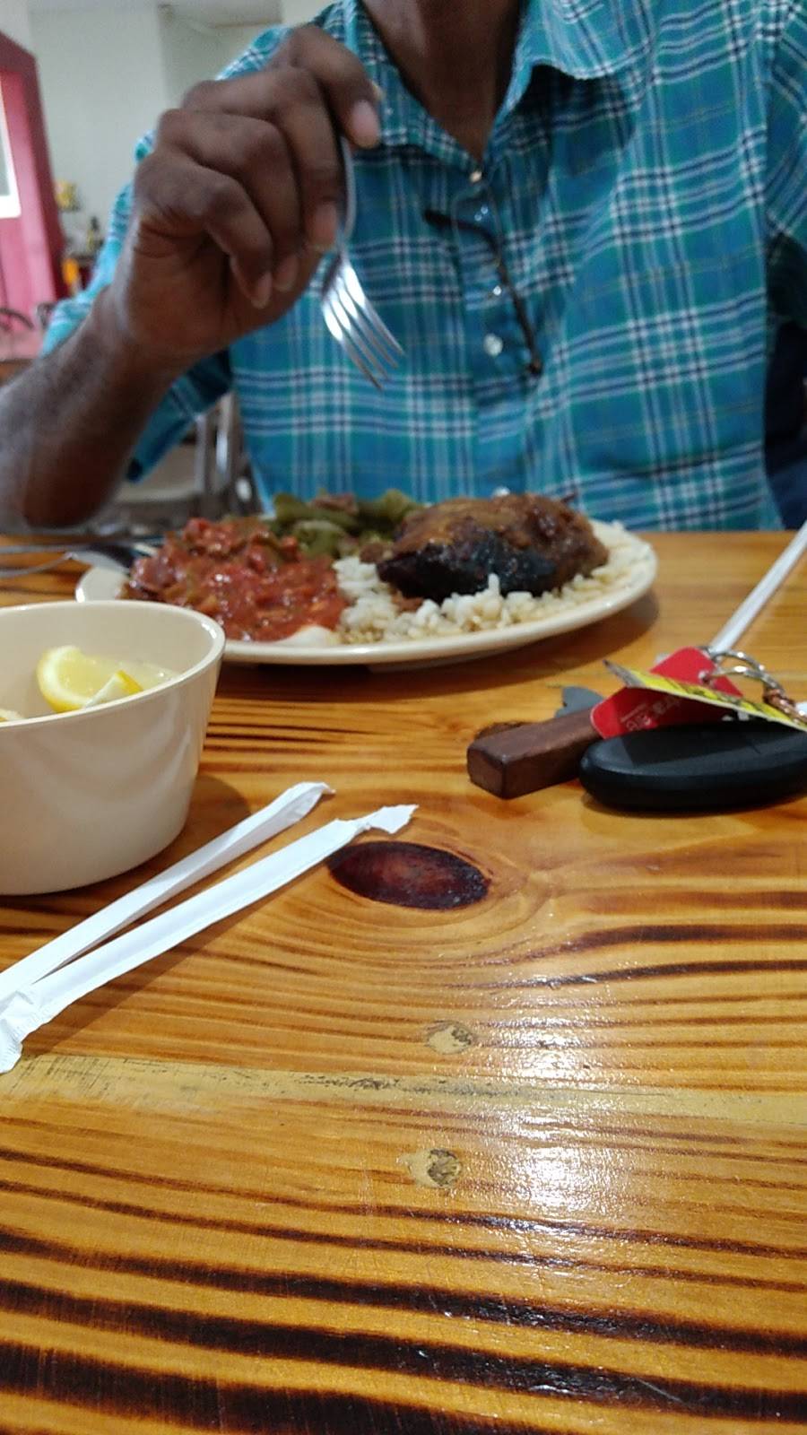 Diamond S Diner | restaurant | 190 US-90, China, TX 77613, USA | 4097523030 OR +1 409-752-3030