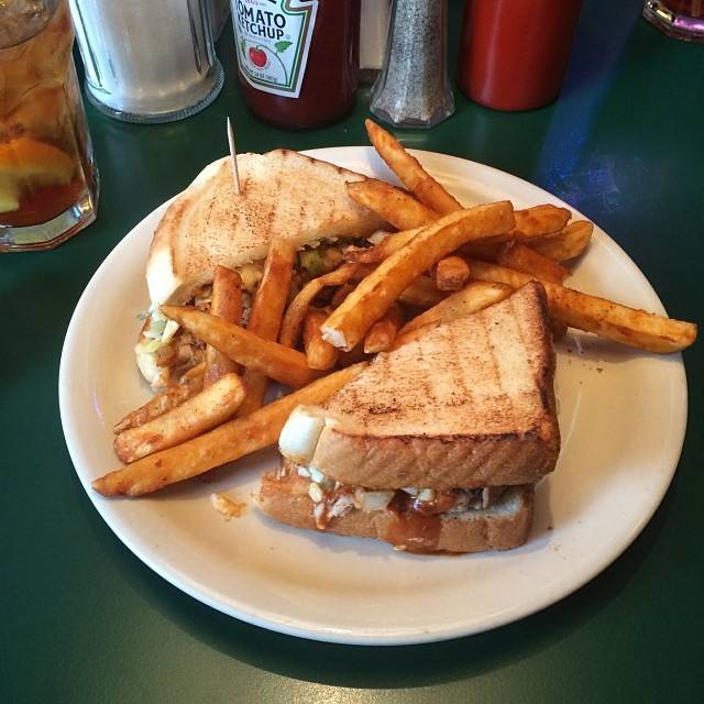 The Bar-B-Q Shop | restaurant | 1782 Madison Ave, Memphis, TN 38104, USA | 9012721277 OR +1 901-272-1277