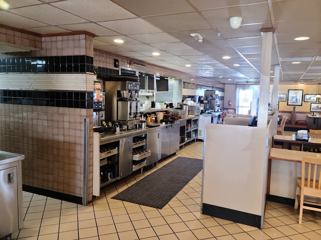 Country Pride | restaurant | 4000 Interstate 80 Service Rd, Burns, WY 82053, USA | 3075473557 OR +1 307-547-3557