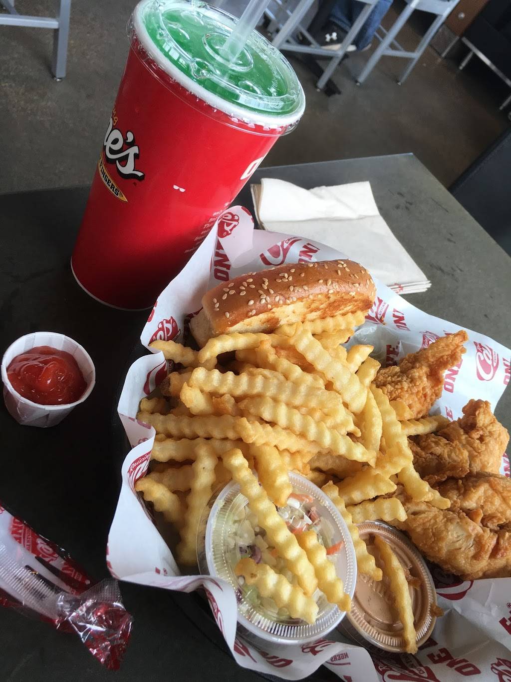 Raising Canes Chicken Fingers | meal takeaway | 5201 Ross Ave, Dallas, TX 75206, USA | 2145159105 OR +1 214-515-9105