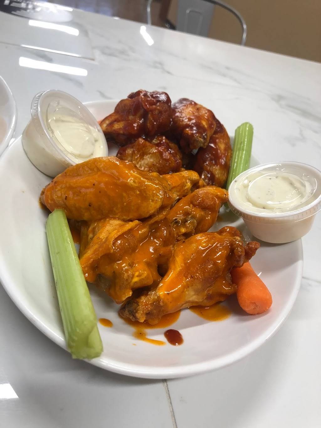 Memphis Hot Wings | restaurant | 10102 Lorain Ave, Cleveland, OH 44111, USA | 2166752010 OR +1 216-675-2010