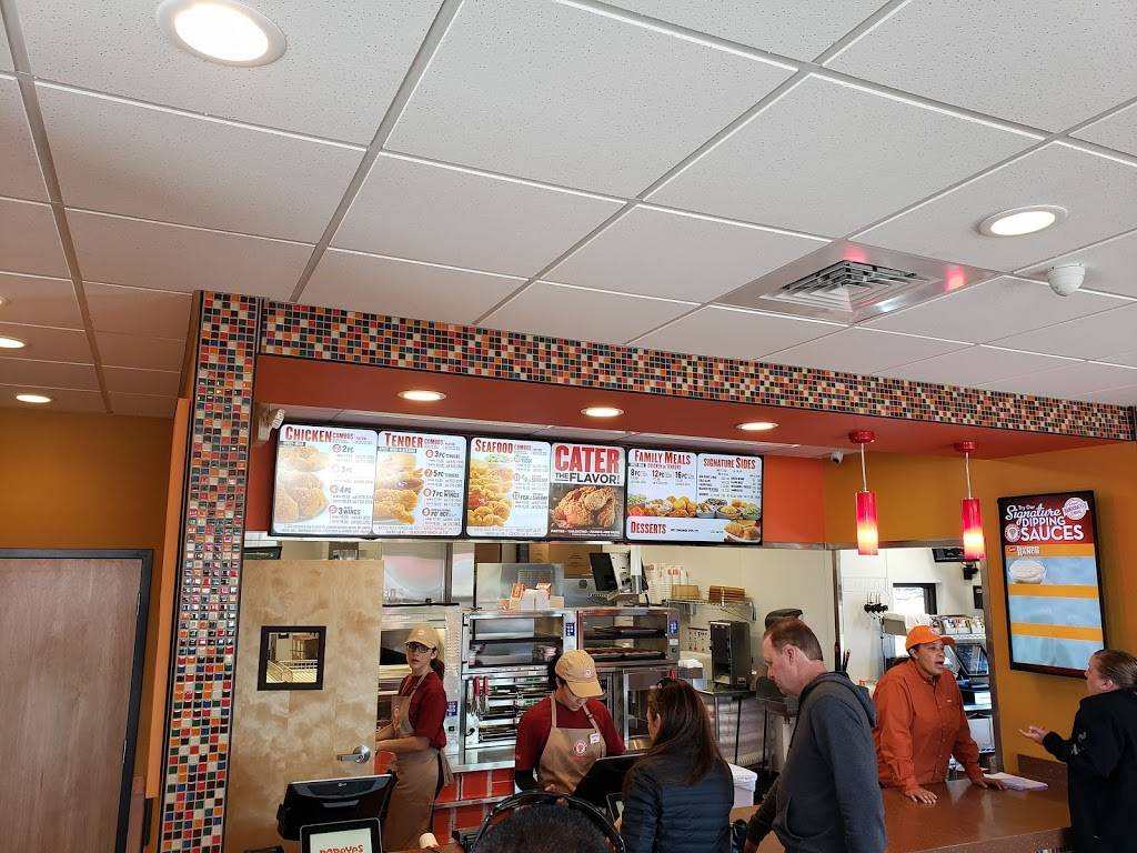 Popeyes Louisiana Kitchen | restaurant | 29235 Central Ave, Lake Elsinore, CA 92532, USA | 9514713343 OR +1 951-471-3343