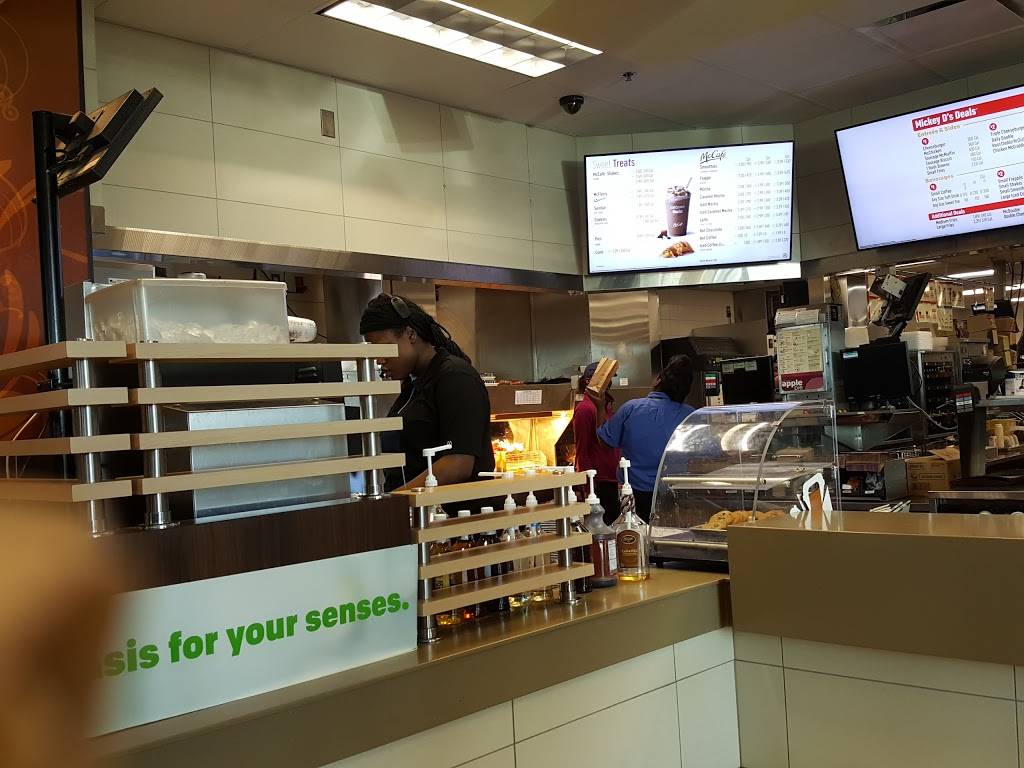 McDonalds | cafe | 2020 Pipestone Rd, Benton Harbor, MI 49022, USA | 2699267600 OR +1 269-926-7600