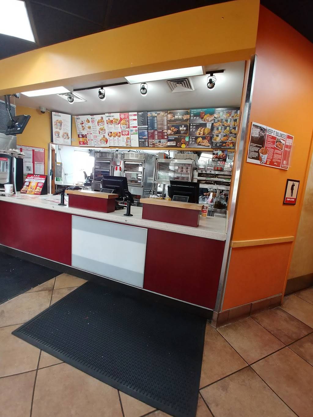 KFC | restaurant | 600 Collins St, Joliet, IL 60432, USA | 8157238645 OR +1 815-723-8645