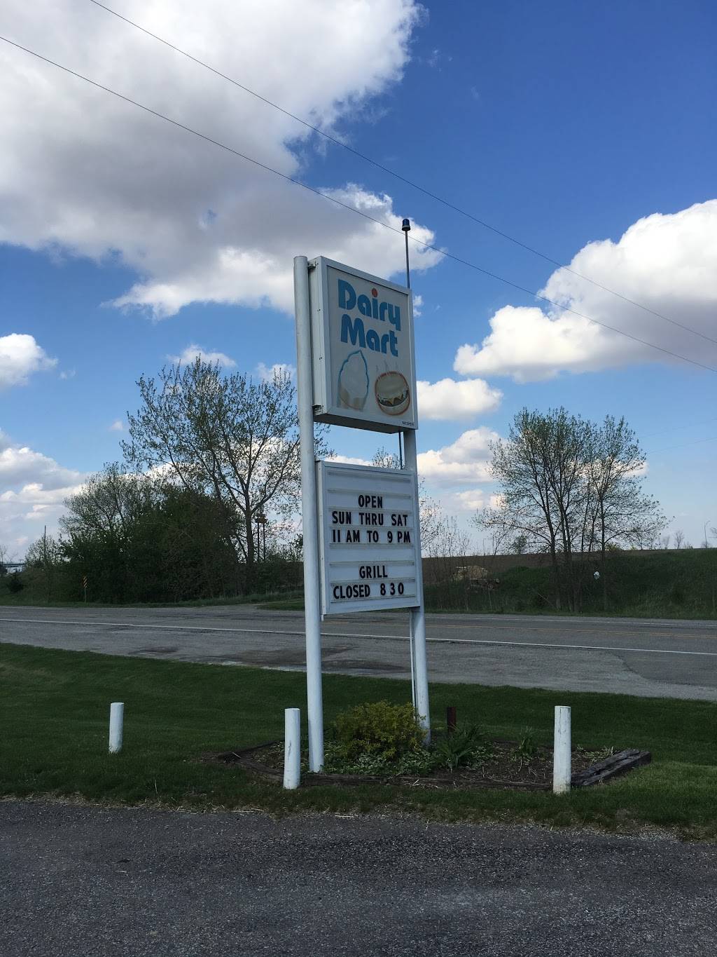 Dairy Mart | restaurant | 2521 Vine Ave, Ainsworth, IA 52201, USA | 3196572739 OR +1 319-657-2739