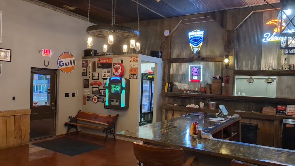 Montreal Pour House | restaurant | 6409 MO-7, Montreal, MO 65591, USA | 5735259411 OR +1 573-525-9411