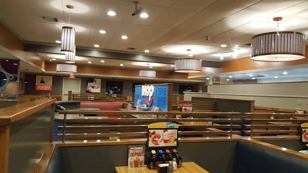 IHOP | restaurant | 18782 Beach Blvd, Huntington Beach, CA 92648, USA | 7149624400 OR +1 714-962-4400