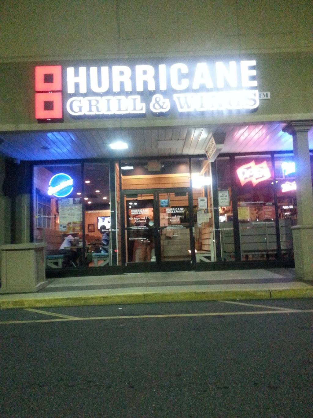 Hurricane Grill & Wings | restaurant | 3345 Hempstead Turnpike, Levittown, NY 11756, USA | 5165209464 OR +1 516-520-9464