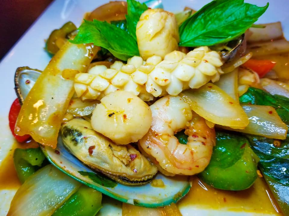 Le Ros Thai Asian Cuisine & Bar | restaurant | 26 Hawkes St, Marblehead, MA 01945, USA | 7819903788 OR +1 781-990-3788