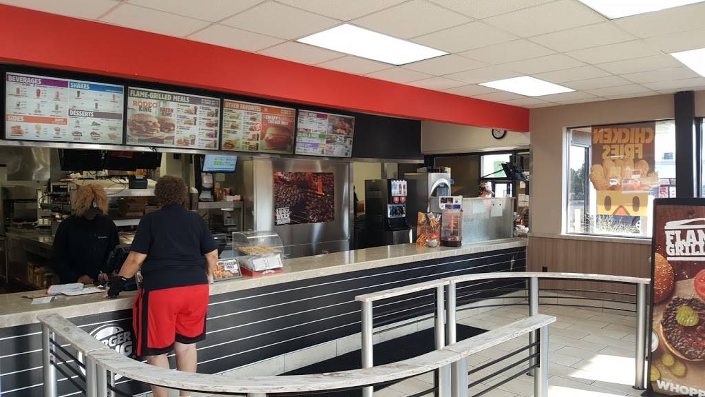 Burger King | restaurant | 4980 S 76th St, Greenfield, WI 53220, USA | 4142821442 OR +1 414-282-1442